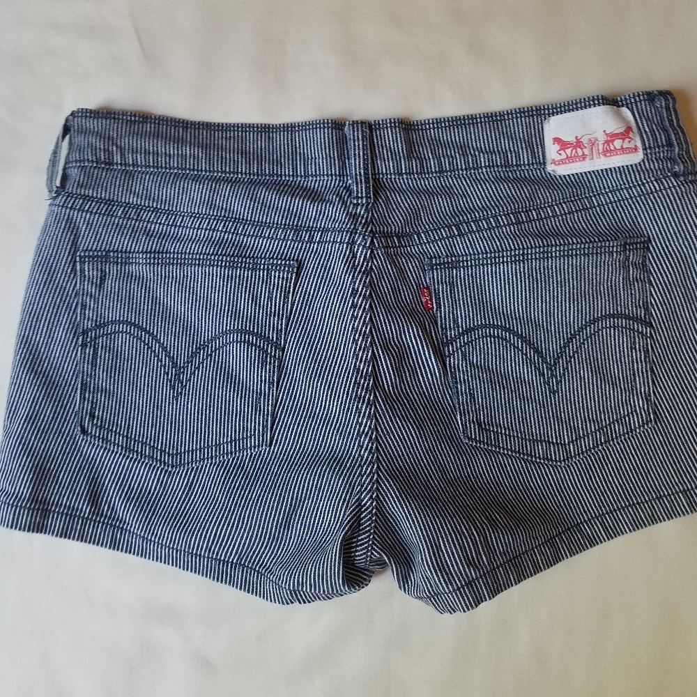 Levi's shortie shorts size 29